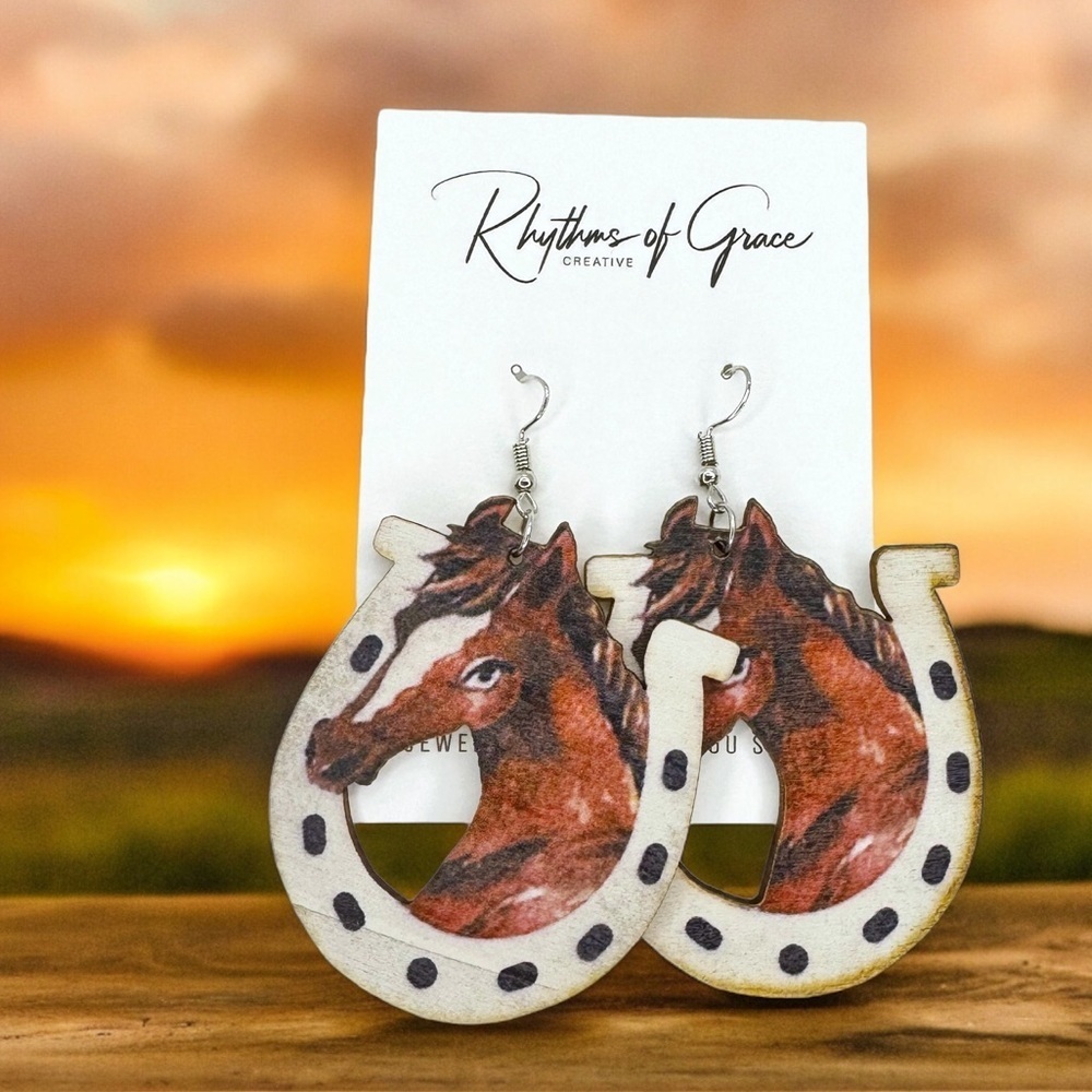 Rustic Chic: Wooden Horse & Horseshoe Dangle Earrings - Equestrian Elegance! NEW